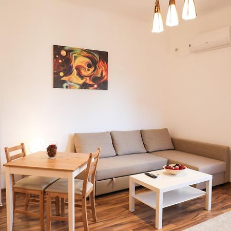 Ultracentral Apartament With Balcony - Old Town Bucharest Exterior photo