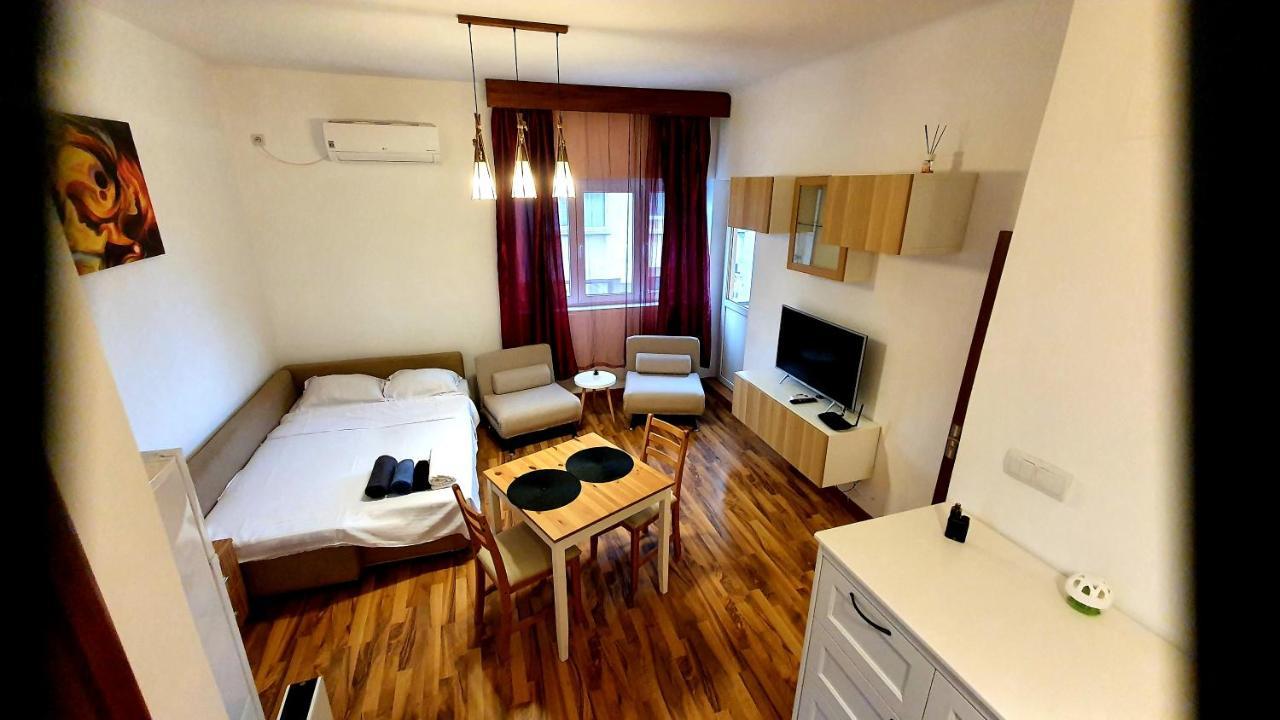 Ultracentral Apartament With Balcony - Old Town Bucharest Exterior photo